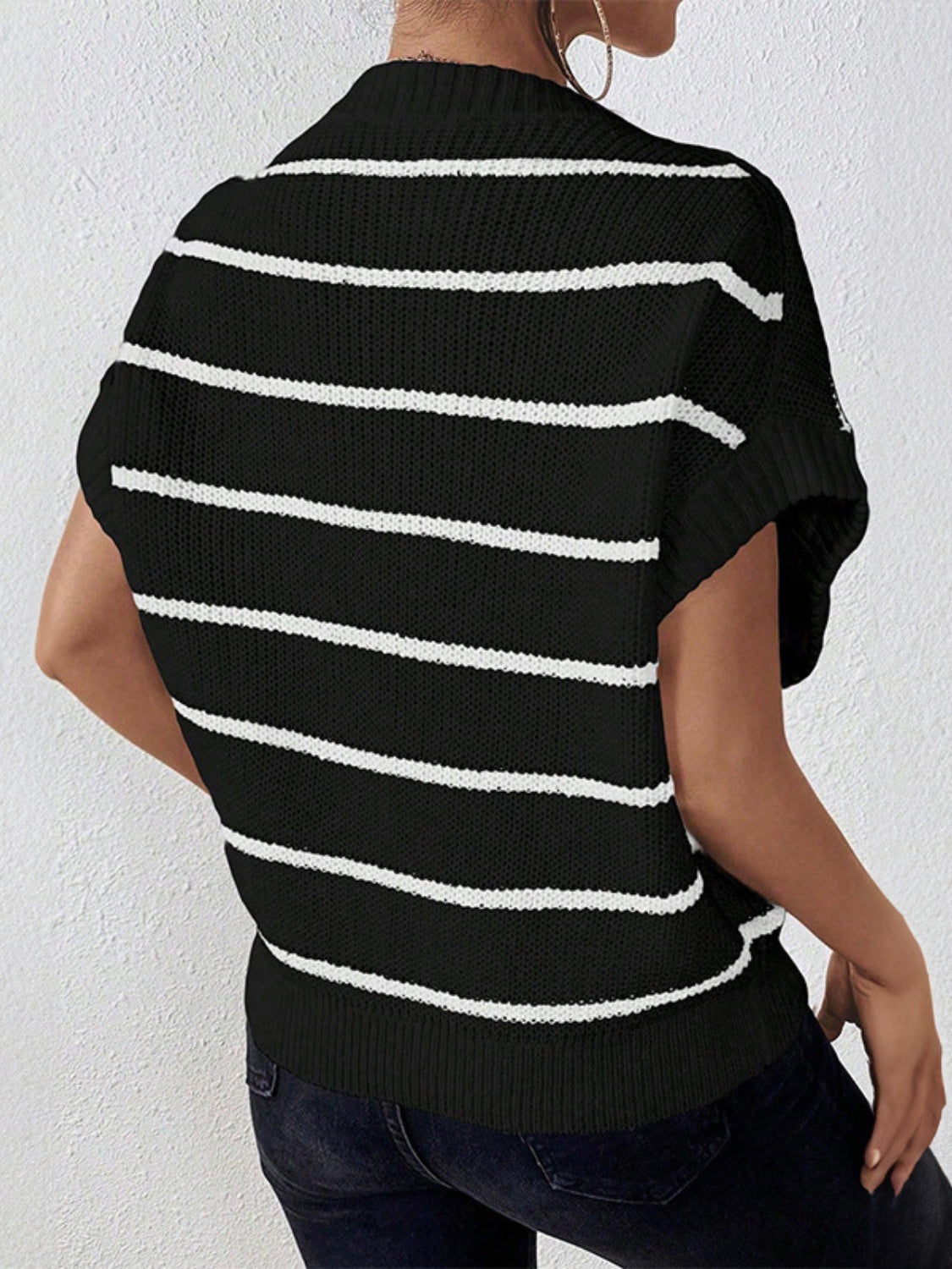 we38 Striped Round Neck Short Sleeve Knit Top